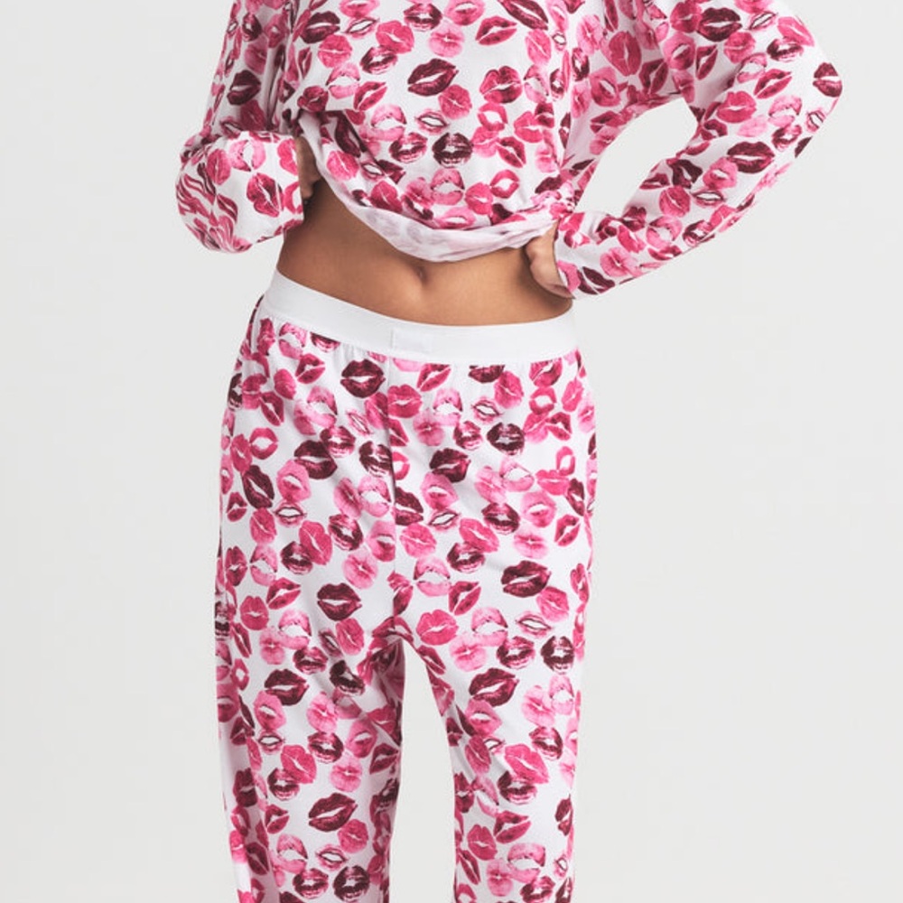New With Tags Skims Boyfriend Loose Set All Over Lipstick Medium